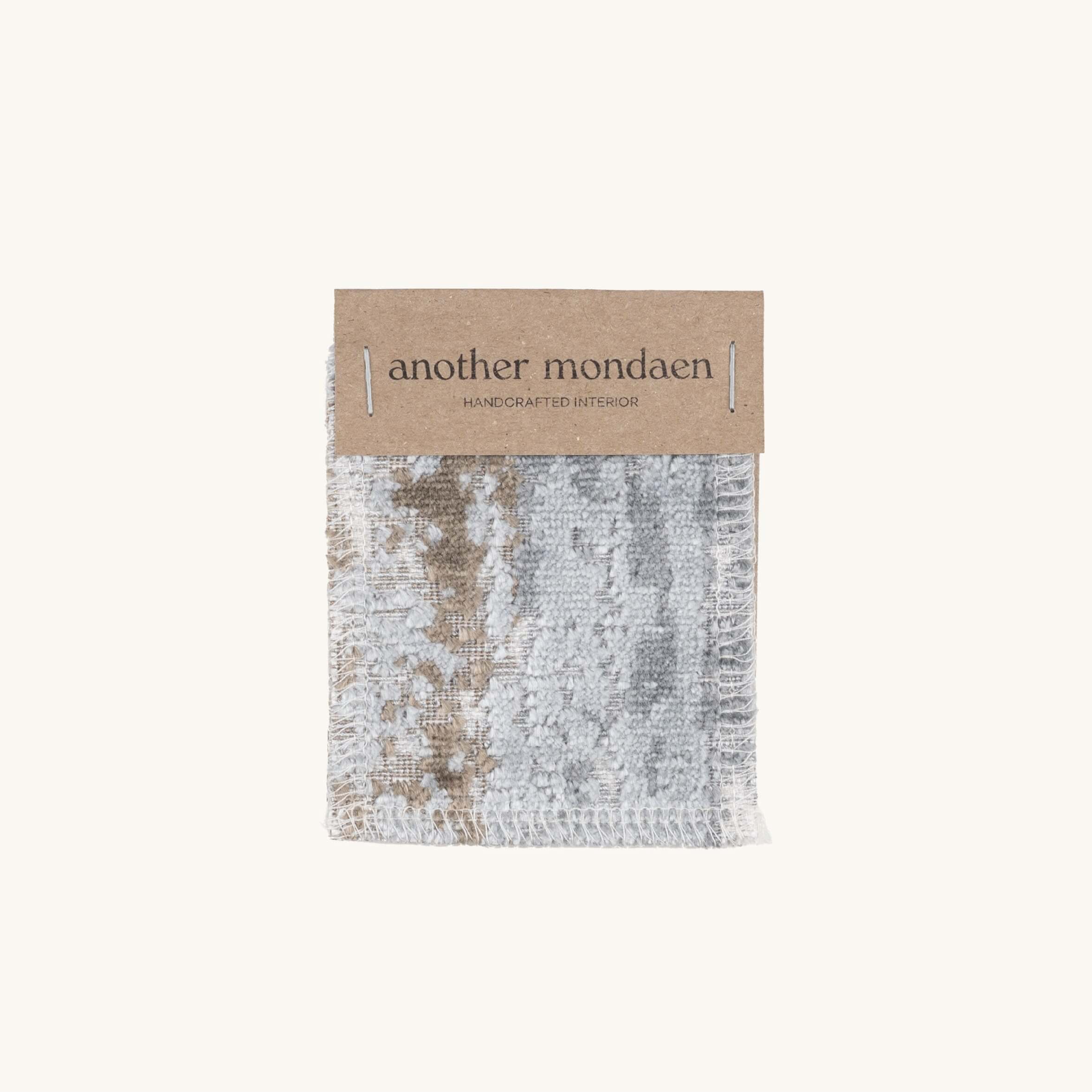Aurora Stoffmuster in Beige von another mondaen – Detailansicht des hochwertigen Jacquard-Gewebes mit strukturierter Oberfläche.