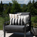 Outdoor Kissen Classic Striped graphit von another mondaen auf Gartenlounge – Designkissen für Terrasse und Balkon