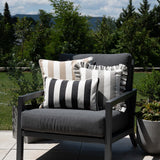 Outdoor Kissen Classic Striped graphit von another mondaen auf Gartenlounge – Designkissen für Terrasse und Balkon