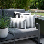 Outdoor Kissen Classic Striped Stone von another mondaen auf Gartenlounge – Designkissen für Terrasse und Balkon