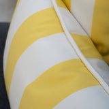 Detailaufnahme des another mondaen Outdoor Kissens Classic Striped Yellow – wetterbeständiger Outdoor Stoff mit gestreiftem Design