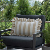 another mondaen Outdoor Kissen Ruffled Charm Erich in Beige auf Gartenlounge – beige-weiß gestreifte Designkissen für Terrasse und Garten aus der VACANCES Outdoor Kollektion