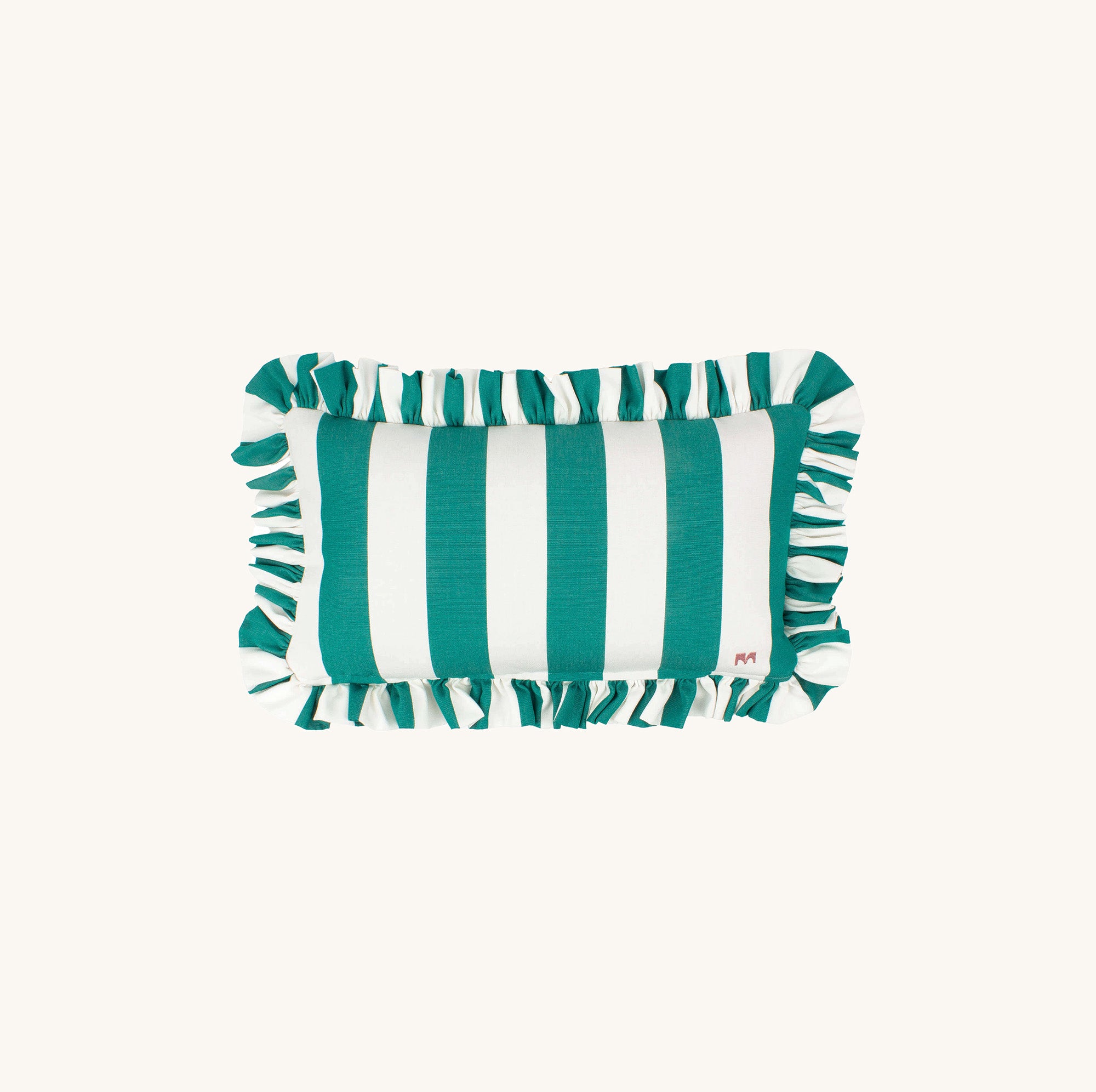 another mondaen Outdoor Kissen Erich Ruffled Charm Forest rechteckiges – gestreiftes Designkissen in Grün-Weiß mit handgefertigter Rüschenkante aus der VACANCES Kollektion