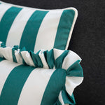 Detailaufnahme des another mondaen Outdoor Kissens Ruffled Charm Forest – grün-weiß gestreifter Outdoor Stoff mit handgefertigter Rüschenkante