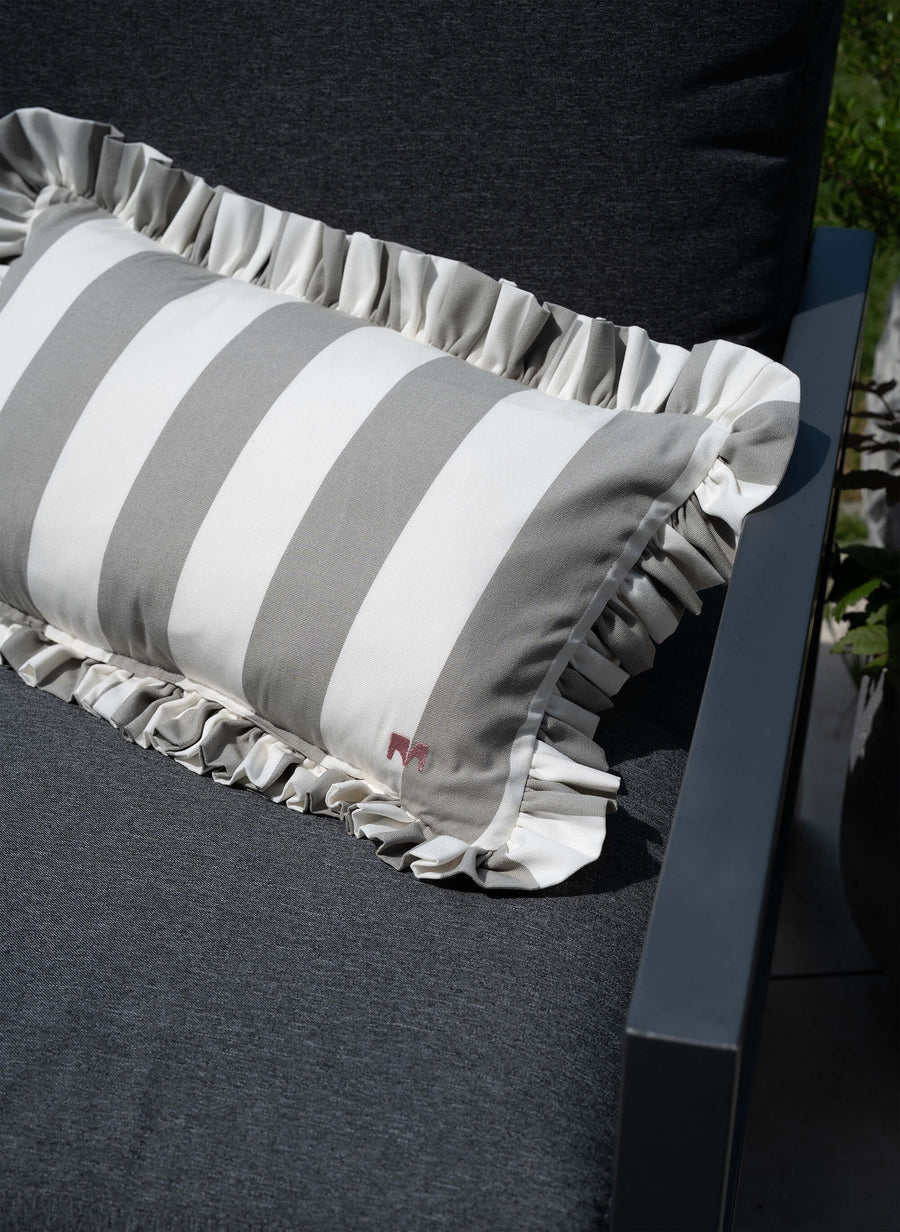 Erich Outdoor – Ruffled Charm – Stone