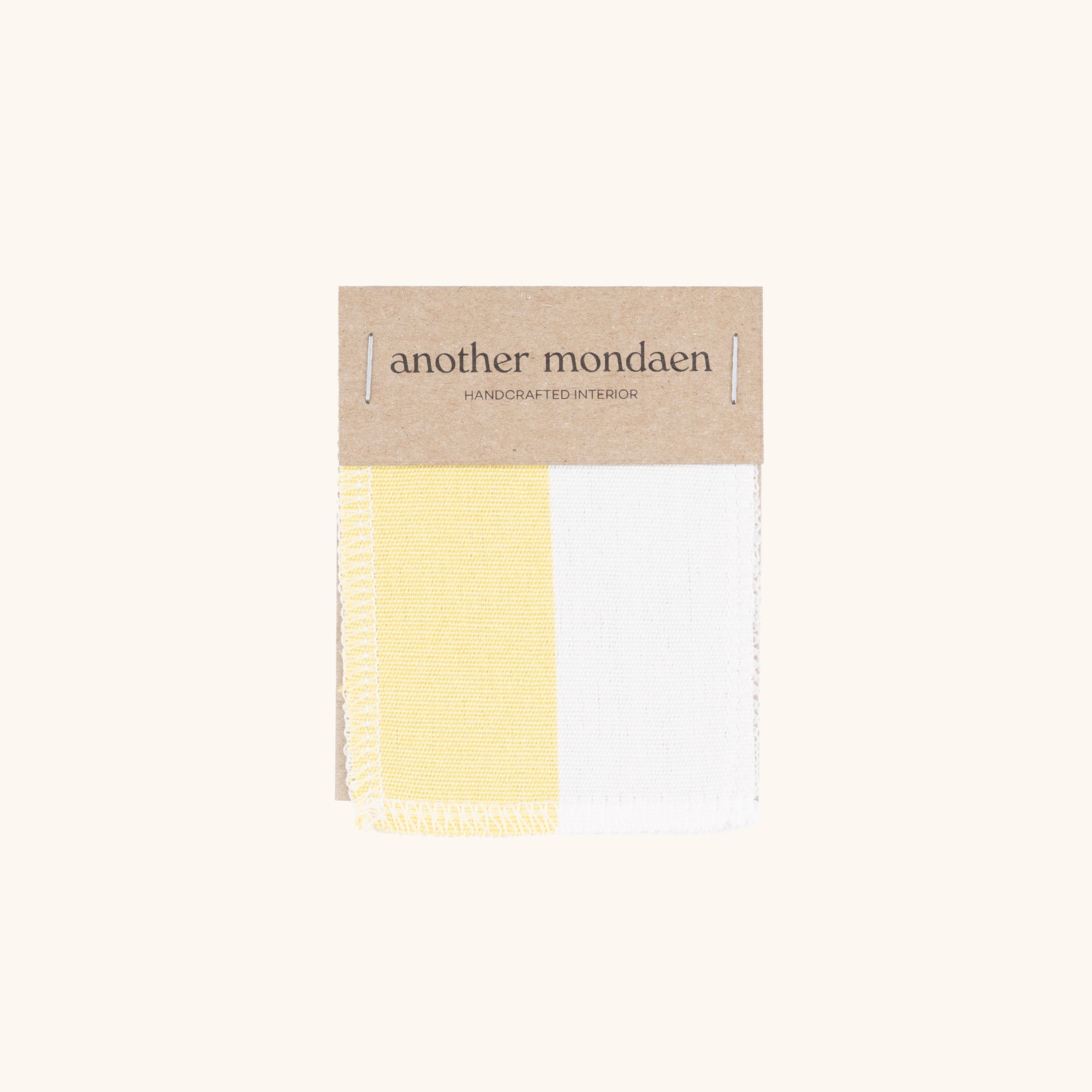 Outdoor Stoffmuster gelb gestreift von another mondaen – hochwertiges, lichtechtes und wasserabweisendes Outdoor-Gewebe zur Auswahl von Farbe und Material für Kissen im Außenbereich.