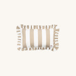Rechteckiges Outdoor Kissen mit Rüschen in Taupe und Weiß – gestreiftes Design aus der Ruffled Charm Kollektion von another mondaen