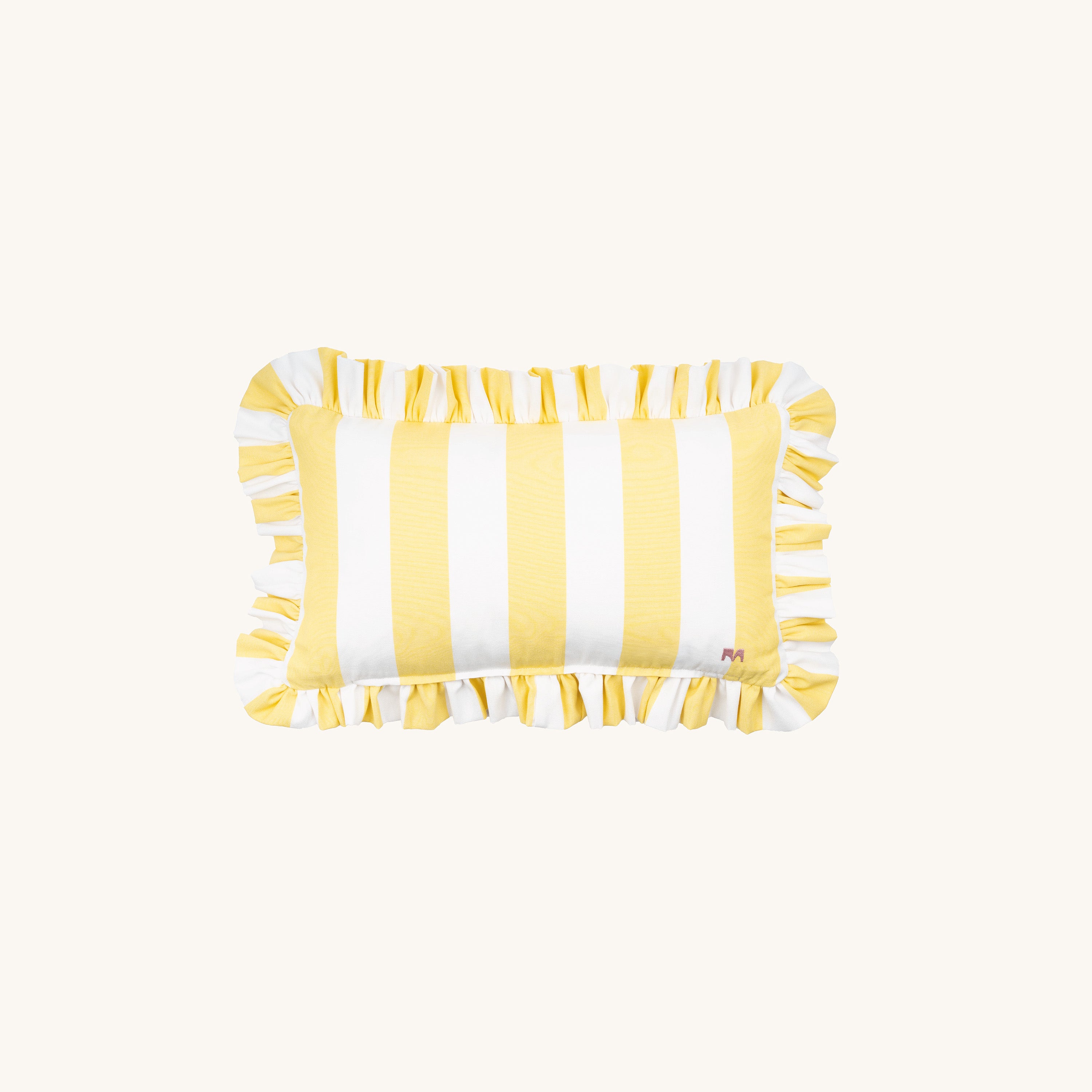another mondaen Outdoor Kissen Erich Ruffled Charm Yellow rechteckiges – gestreiftes Designkissen in gelb-Weiß mit handgefertigter Rüschenkante aus der VACANCES Kollektion
