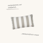 Rechteckiges Outdoor Zierkissen Classic Stripes in Taupe und Weiß von another mondaen mit wetterfestem Stoff für Terrasse, Balkon und Garten