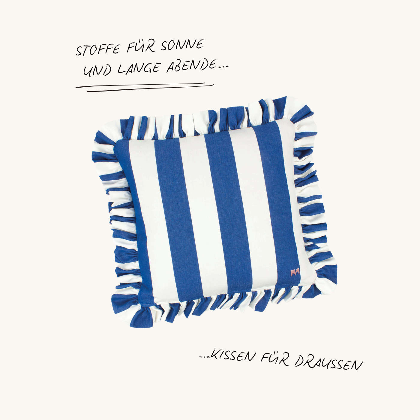 Rechteckiges Outdoor Kissen mit Rüschen in Blau und Weiß – gestreiftes Design aus der Ruffled Charm Kollektion von another mondaen