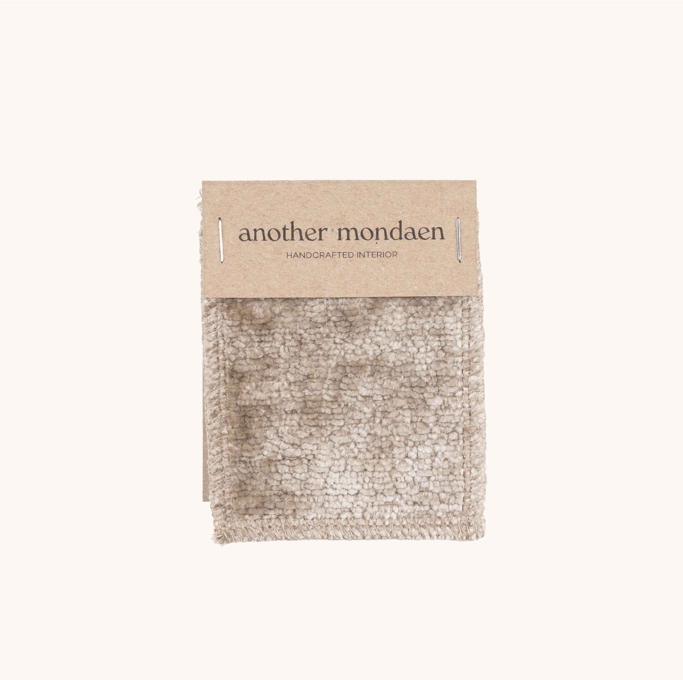 Teddy Stoffmuster in beige von another mondaen – Detailansicht des weichen Teddy Gewebes