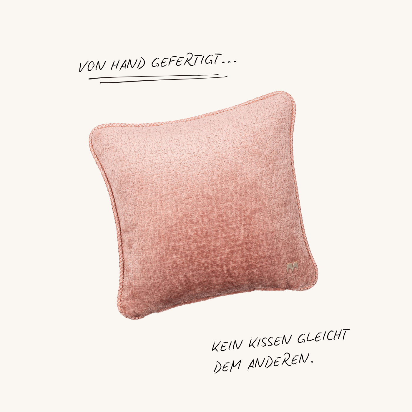 Quadratisches Teddy Kissen Dusty Blossom – Albers Monochrom