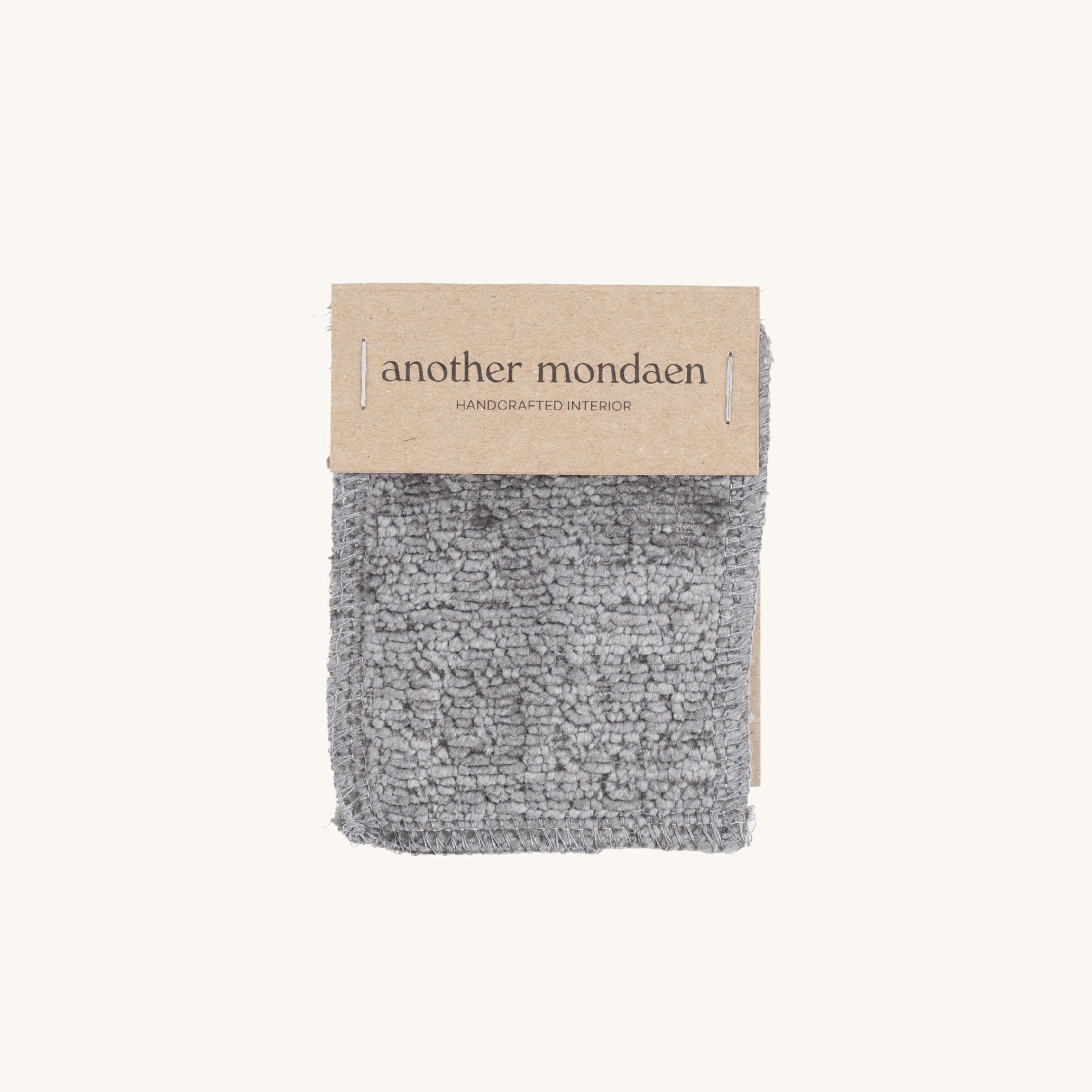 Teddy Stoffmuster in grau von another mondaen – Detailansicht des weichen Teddy Gewebes
