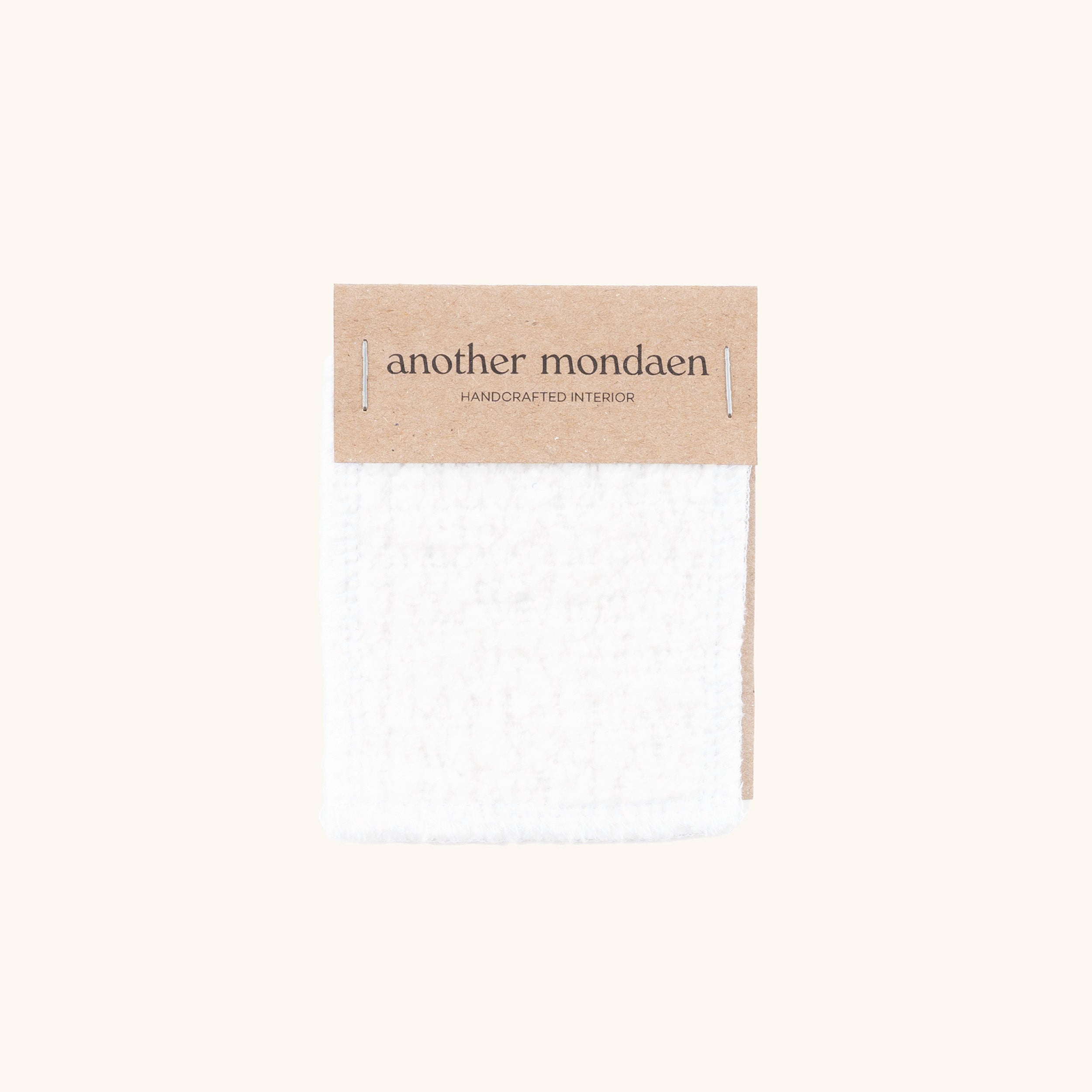 Teddy Stoffmuster in weiß von another mondaen – Detailansicht des weichen Teddy Gewebes