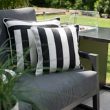 Outdoor Kissen Classic Striped Graphit von another mondaen auf Gartenlounge – Designkissen für Terrasse und Balkon
