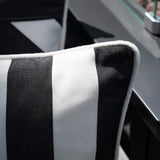 Outdoor Kissen Classic Striped Graphit von another mondaen auf Gartenlounge – Designkissen für Terrasse und Balkon