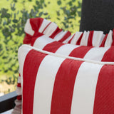 another mondaen Outdoor Kissen Classic Striped red auf moderner Gartenlounge – gestreifte Designkissen für Terrasse und Garten
