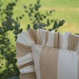 Detailaufnahme des another mondaen Outdoor Kissens Ruffled Charm Beige – beige-weiß gestreifter Outdoor Stoff mit handgefertigter Rüschenkante