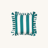 another mondaen Outdoor Kissen Wille Ruffled Charm Forest quadratisch – gestreiftes Designkissen in Grün-Weiß mit handgefertigter Rüschenkante aus der VACANCES Kollektion