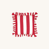 another mondaen Outdoor Kissen Wille Ruffled Charm Red quadratisch – gestreiftes Designkissen in Rot-Weiß mit handgefertigter Rüschenkante aus der VACANCES Kollektion