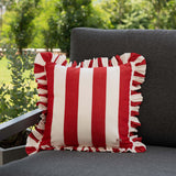 another mondaen Outdoor Kissen Ruffled Charm Red auf Gartenlounge – rot-weiß gestreifte Designkissen für Terrasse und Garten aus der VACANCES Outdoor Kollektion
