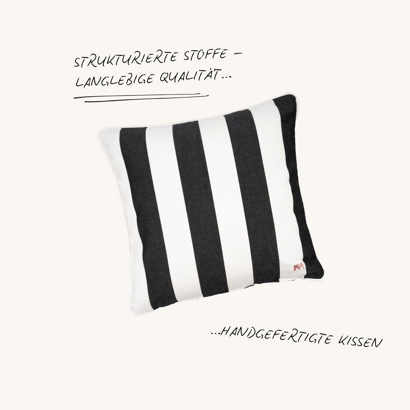 Outdoor Zierkissen Classic Stripes in Graphit und Weiß von another mondaen mit wetterfestem Stoff für Terrasse, Balkon und Garten