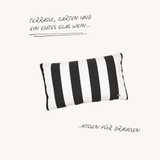 Rechteckiges Outdoor Zierkissen Classic Stripes in Graphit und Weiß von another mondaen mit wetterfestem Stoff für Terrasse, Balkon und Garten