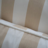 Detail des Outdoor Kissens Classic Striped Beige – wetterbeständiger Stoff mit gestreiftem Muster