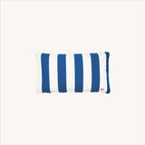 another mondaen Outdoor Kissen Classic Striped Blue rechteckig – gestreiftes Designkissen für Terrasse, Balkon und Garten