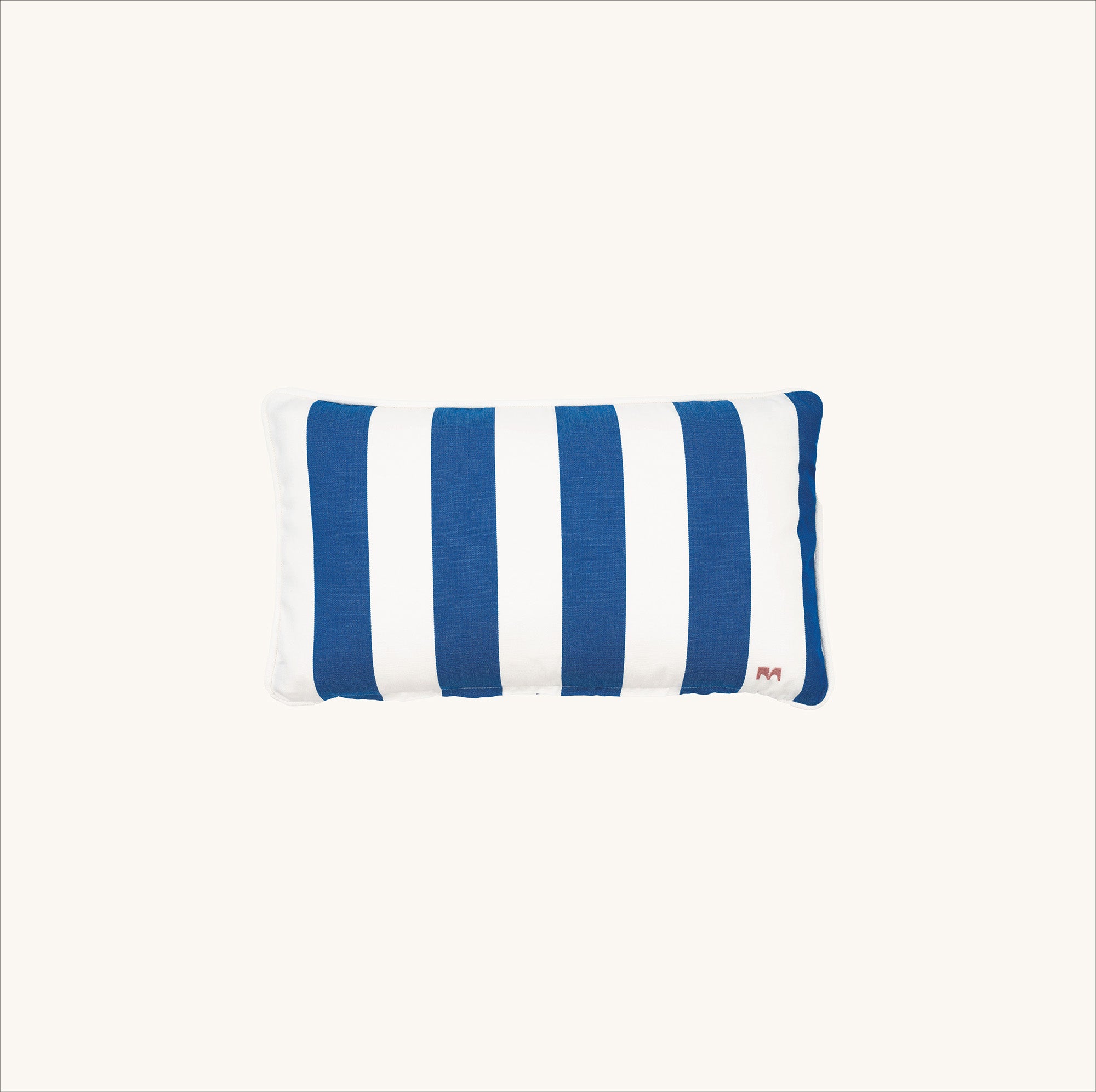 another mondaen Outdoor Kissen Classic Striped Blue rechteckig – gestreiftes Designkissen für Terrasse, Balkon und Garten