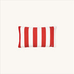 Detailaufnahme des another mondaen Outdoor Kissens Classic Striped red – wetterbeständiger Outdoor Stoff mit gestreiftem Design