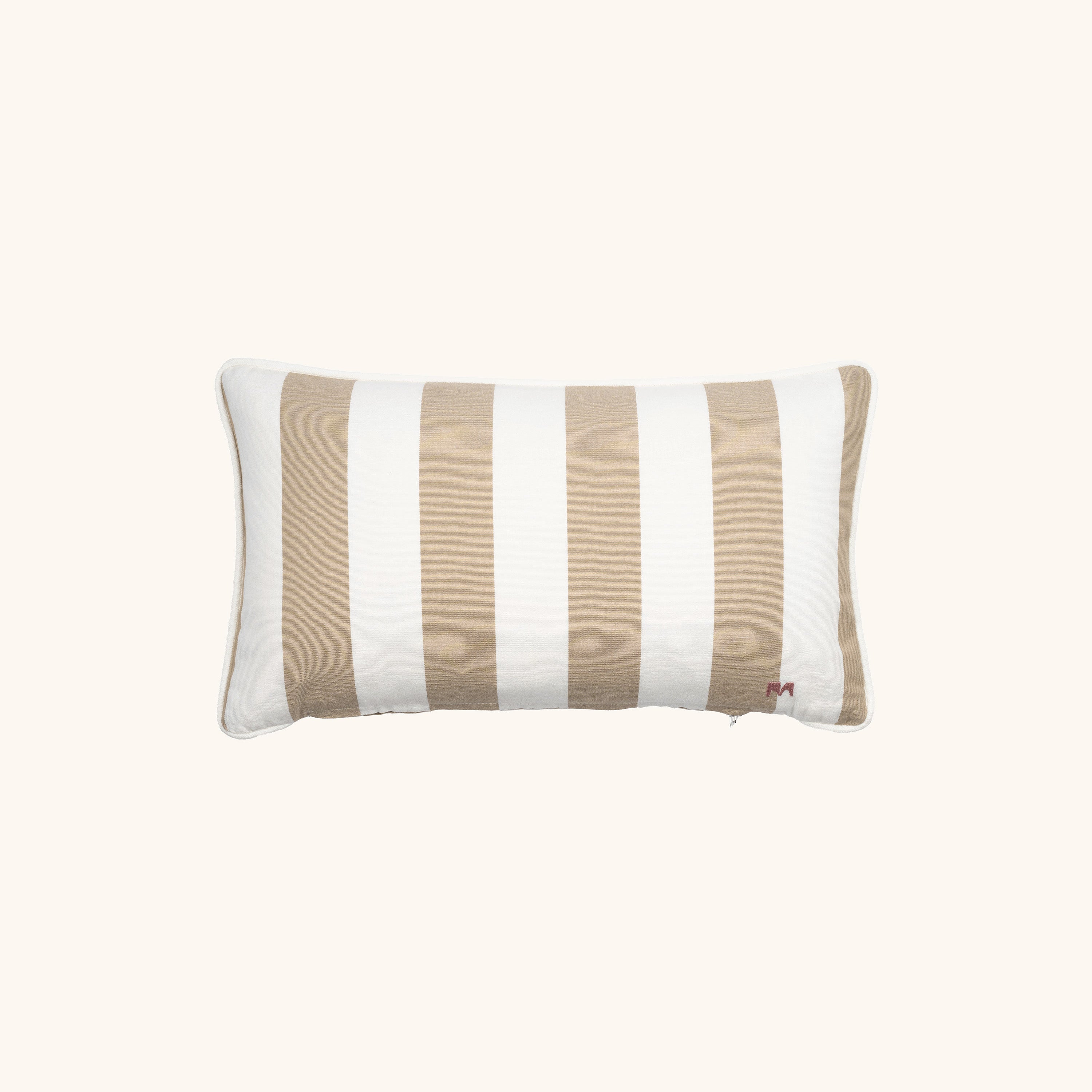 Rechteckiges Outdoor Zierkissen Classic Stripes in Taupe und Weiß von another mondaen Frontansicht