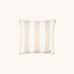 another mondaen Outdoor Kissen Classic Striped Beige quadratisch – gestreiftes Designkissen für Terrasse und Garten