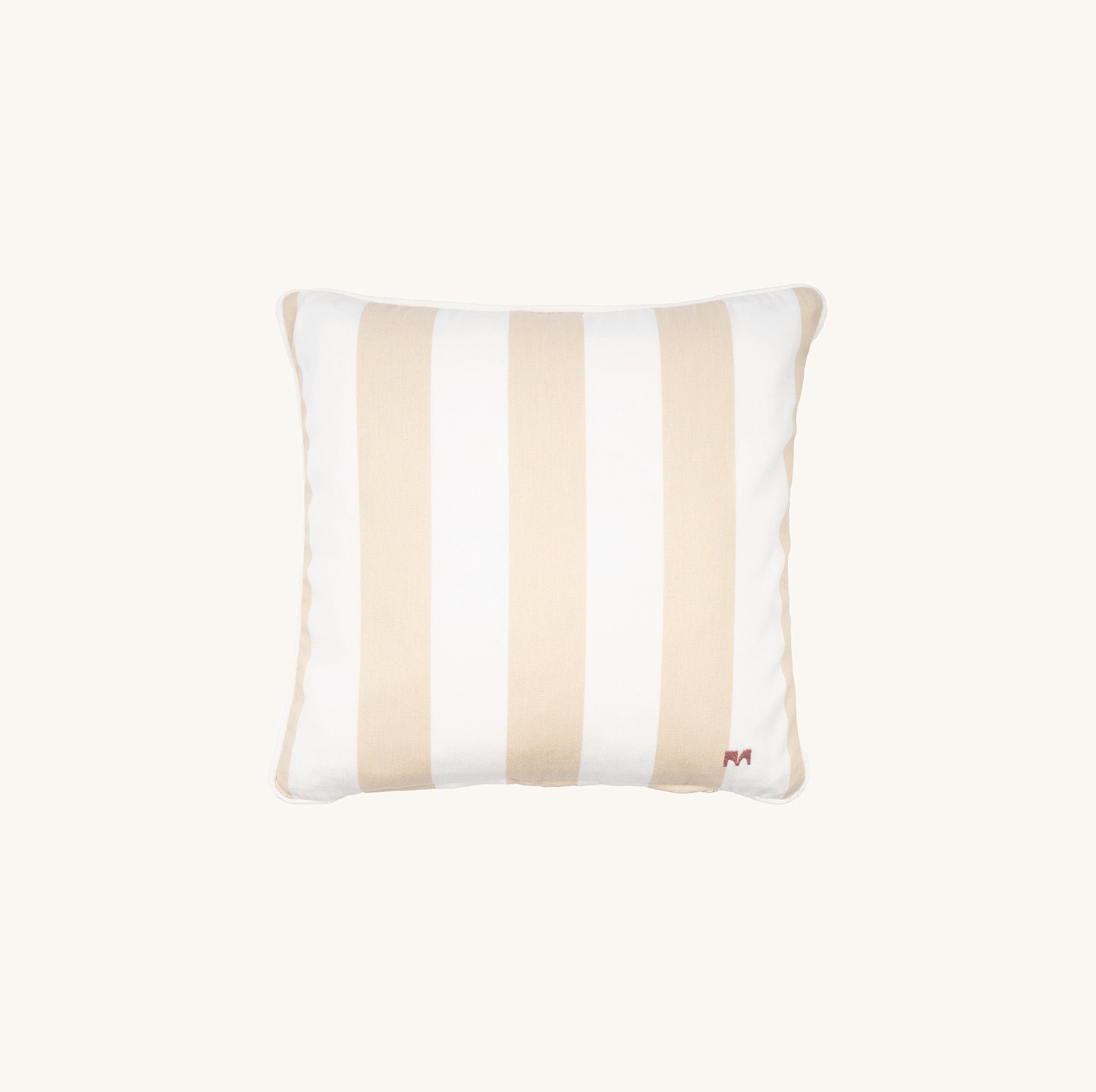 another mondaen Outdoor Kissen Classic Striped Beige quadratisch – gestreiftes Designkissen für Terrasse und Garten