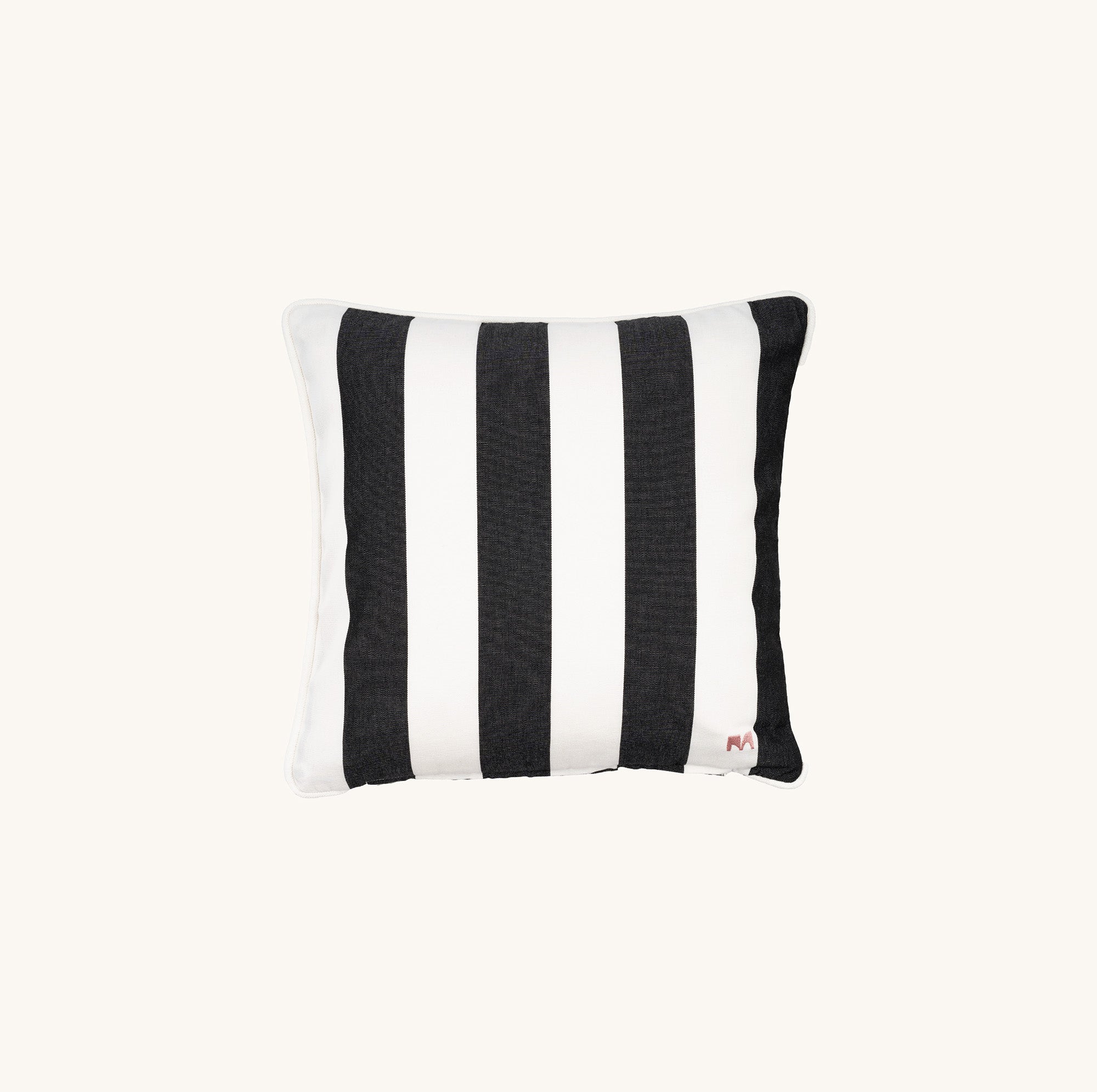 another mondaen Outdoor Kissen Classic Striped Graphit quadratisch – gestreiftes Designkissen für Terrasse und Garten