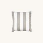 another mondaen Outdoor Kissen Classic Striped stone quadratisch – gestreiftes Designkissen für Terrasse und Garten