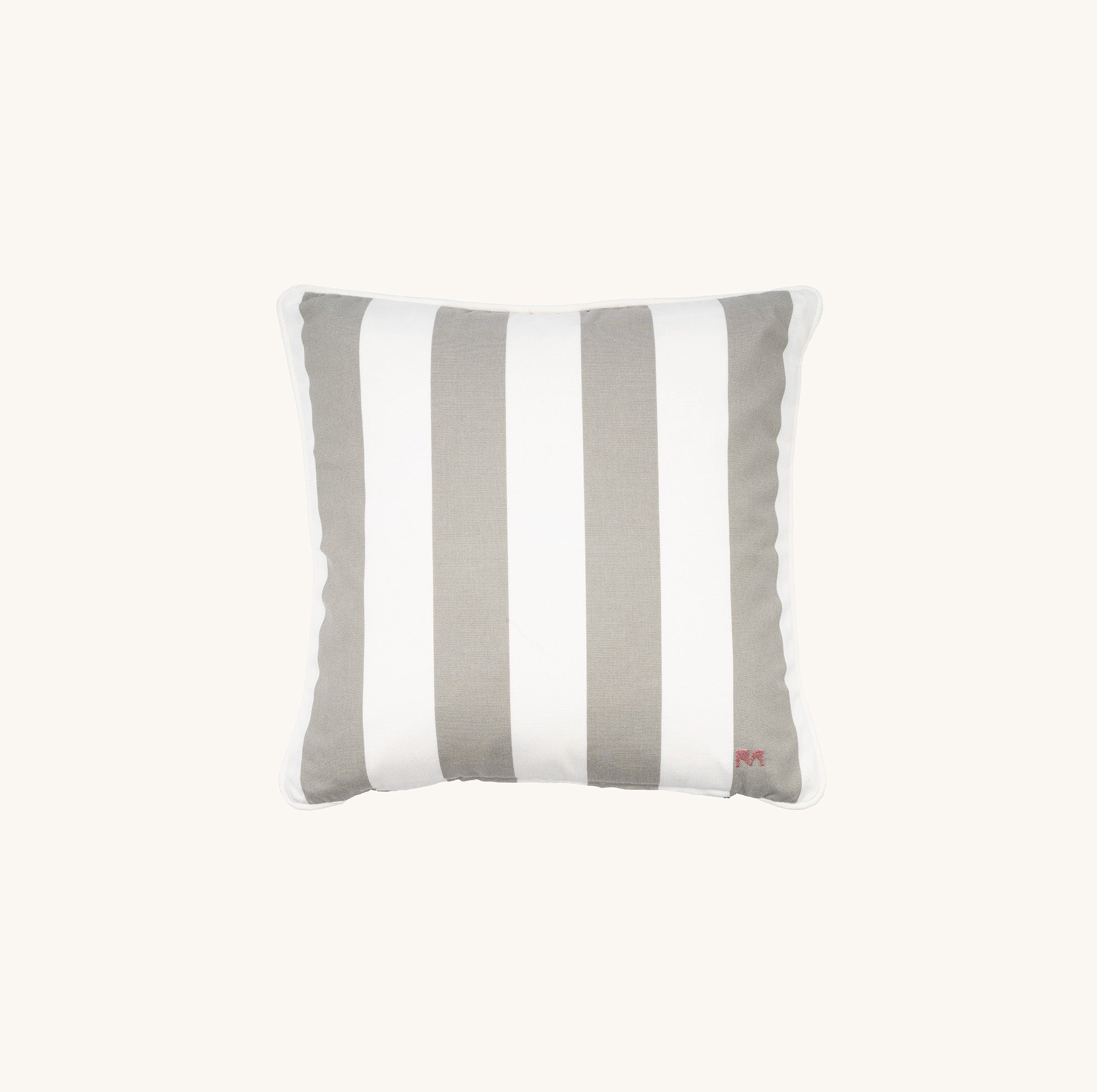another mondaen Outdoor Kissen Classic Striped stone quadratisch – gestreiftes Designkissen für Terrasse und Garten