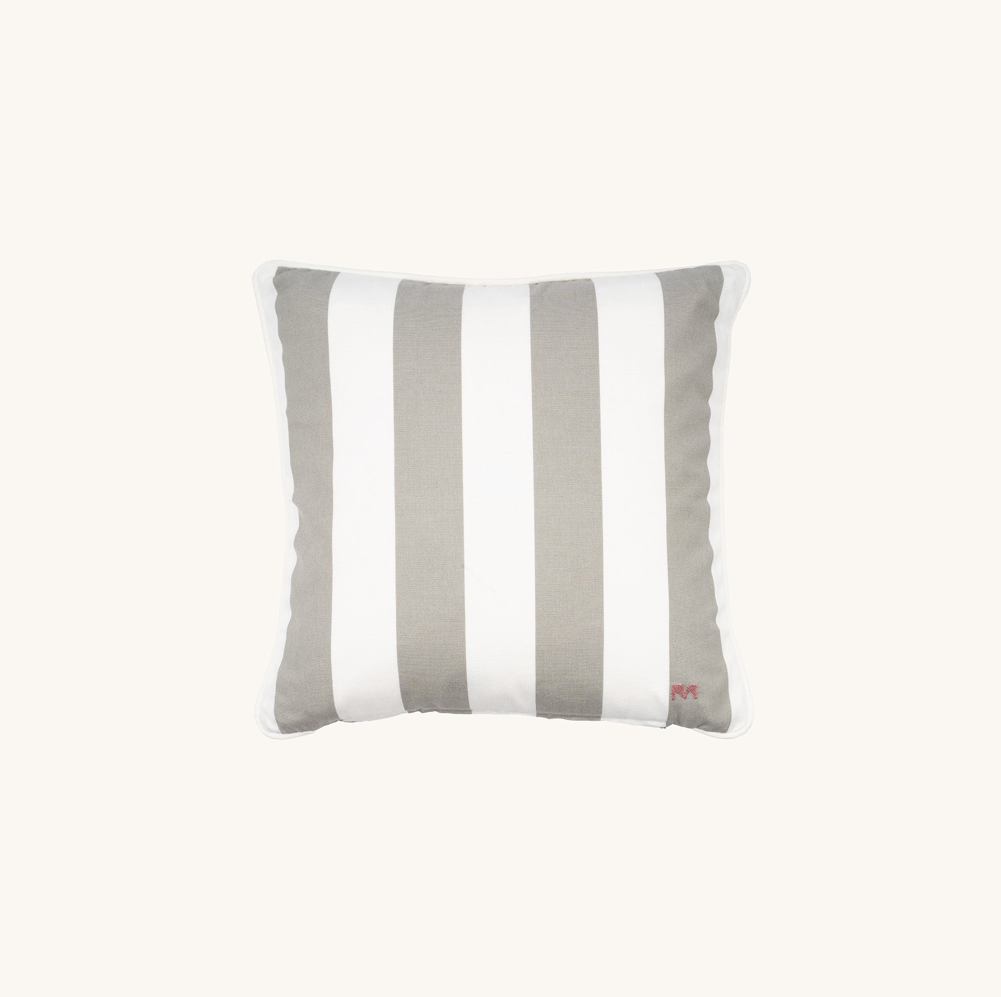 another mondaen Outdoor Kissen Classic Striped stone quadratisch – gestreiftes Designkissen für Terrasse und Garten