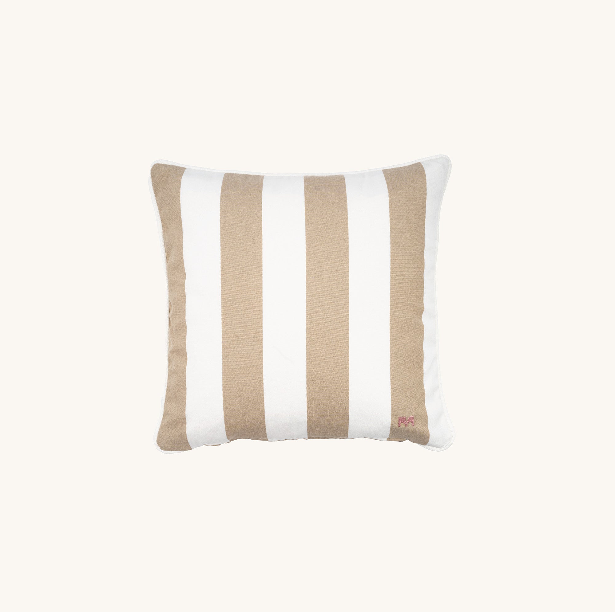 another mondaen Outdoor Kissen Classic Striped Taupe quadratisch – gestreiftes Designkissen für Terrasse und Garten