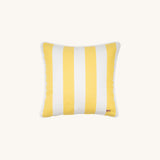 another mondaen Outdoor Kissen Classic Striped Yellow quadratisch – gestreiftes Designkissen für Terrasse, Balkon und Garten