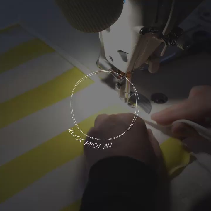 Herstellung eines another mondaen Outdoor Kissens in yellow– Einblick in die Produktion der VACANCES Kollektion im Atelier