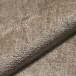 Nahaufnahme des Teddystoffs in Sand mit dichter, weicher Struktur – hochwertiges Gewebe der Monochrom Teddy Kissen von another mondaen.