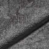 Nahaufnahme des Teddystoffs in grau mit dichter, weicher Struktur – hochwertiges Gewebe der Monochrom Teddy Kissen von another mondaen.